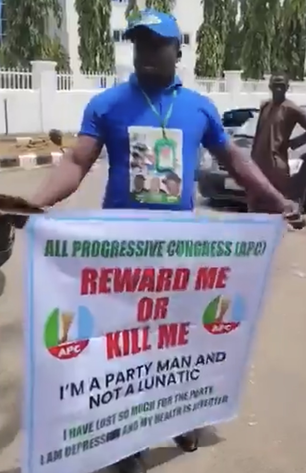 Man storms APC Secretariat to demand compensation after spending N30 million in 2023